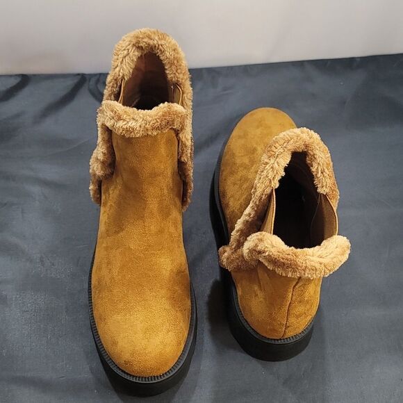 BRAND NEW AEROSOLES WOMEN'S SWALLOW CHELSEA FAUX SUEDE BOOT - Picture 5 of 16